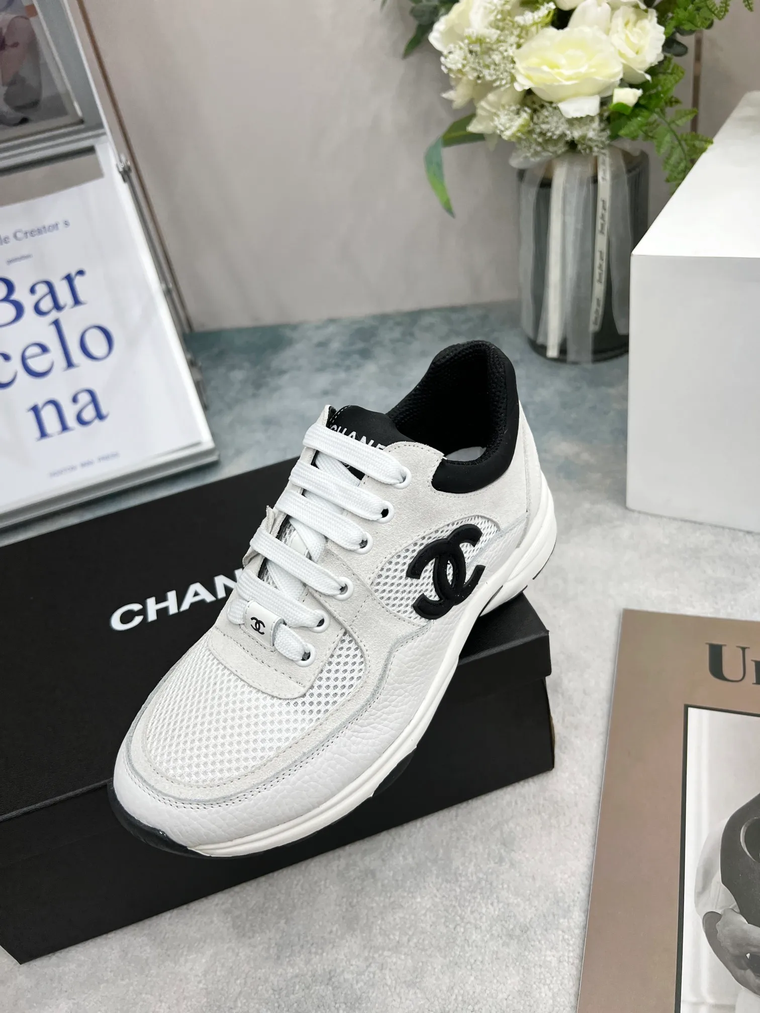 👟👟Ex-factory price 480👟👟 Women's Shoe Factory Chanel 2023 new color casual sports shoes, Paris Fashion Week (Chanel) catwalk style, original shoes purchased in Italy 1:1 production, fabric: original custom-made high-reflective material/high mercerized suede cowhide, breathable mesh splicing, 1 cm thick original movable massage feet, comfortable to wear, private original molded outsole , color, black, white, two-color optional. Number of yards; 35--41